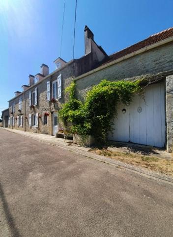 לינה וארוחת בוקר Chassigny Chez Zoiseau Et Zoiseautte מראה חיצוני תמונה